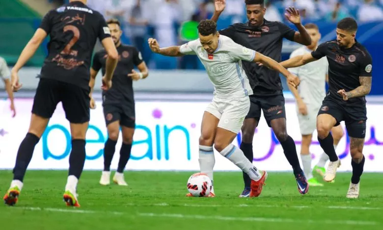 الهلال يسقط في فخ التعادل أمام الشباب في الدوري السعودي