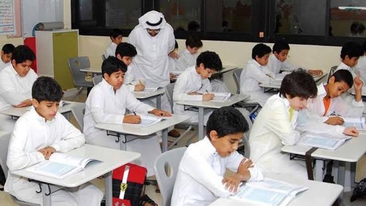 عودة الدراسة بالمرحلة الابتدائية والروضة حضوريًا 