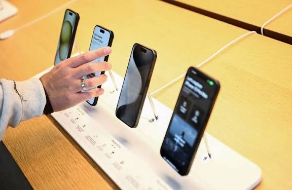 تطبيقات مزيفة للتهرب من ضريبة الهاتف في مصر: الأزمة والتحديات والحلول